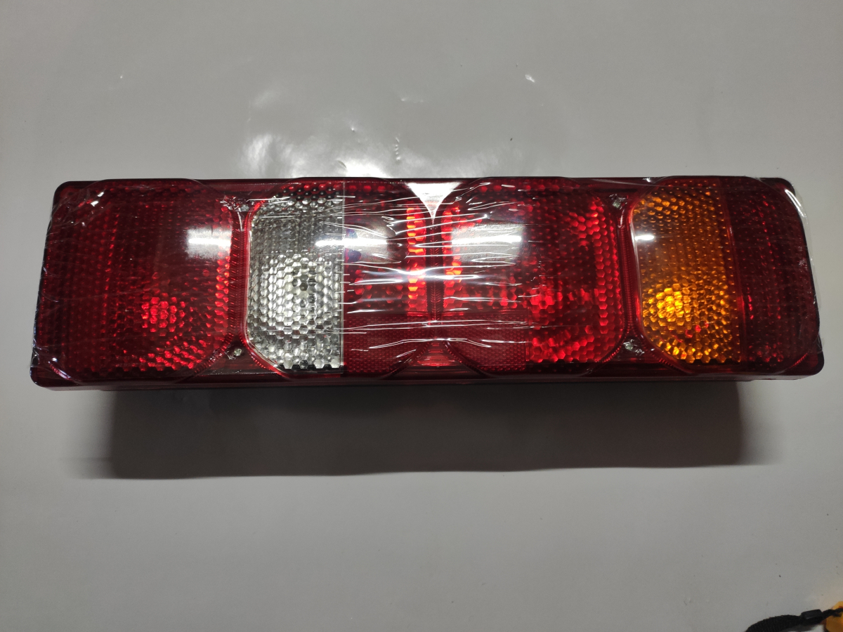 Howo A7 Фонарь задний  R