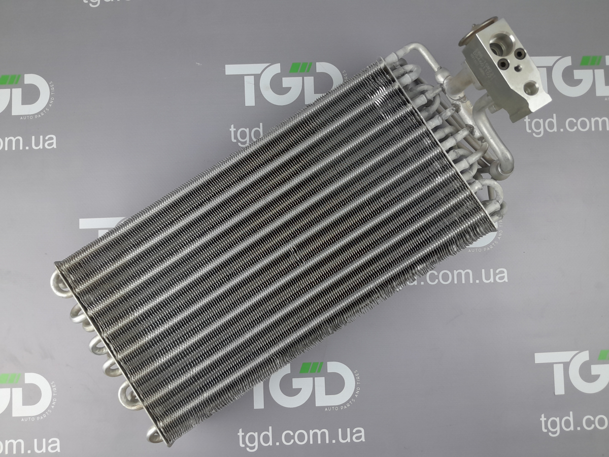 Howo T7H Радиатор Кондиционера WG1642820007/2
